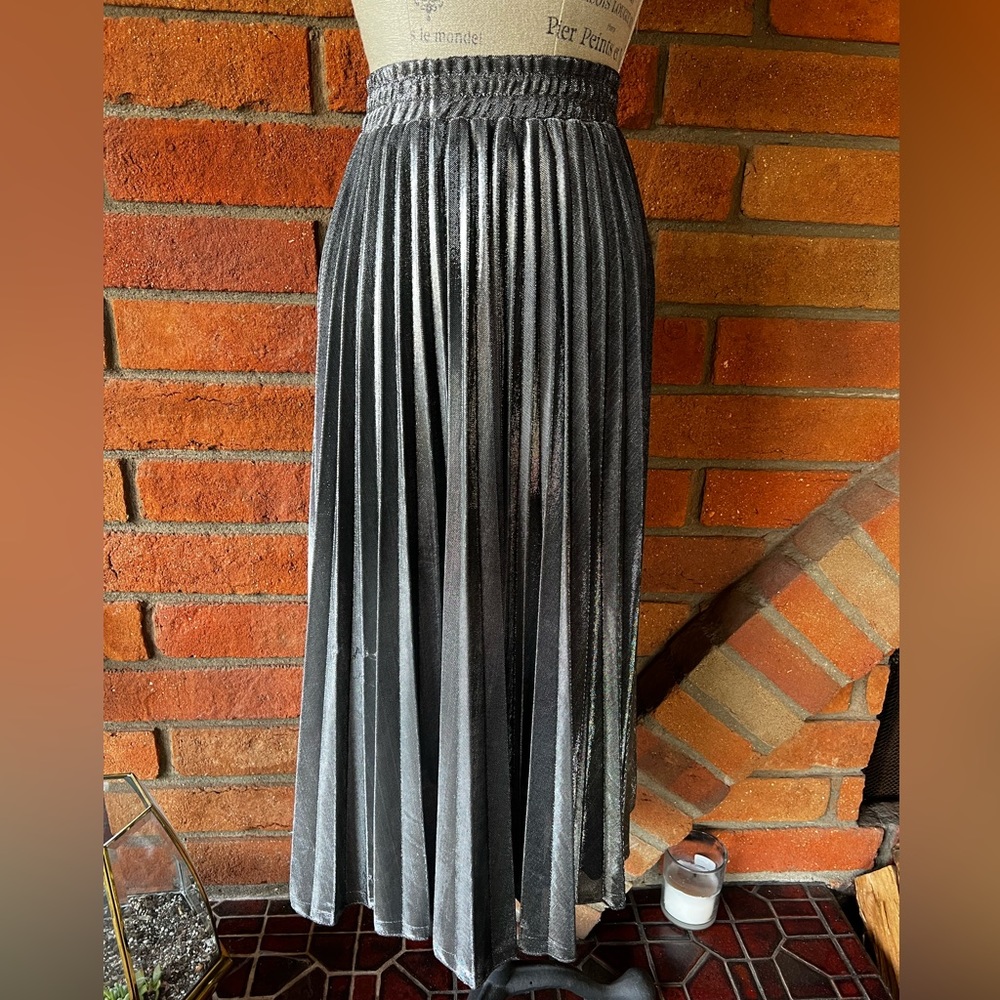 Pleated metallic midi skirt